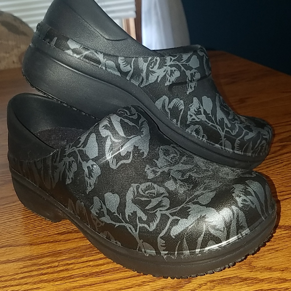 Womens Neria Pro II Graphic Clog